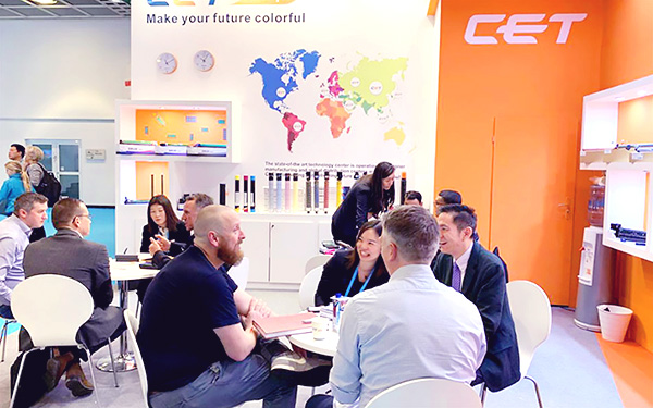 在香港展位設(shè)計(jì)裝修中，如何更好地融合品牌基因？